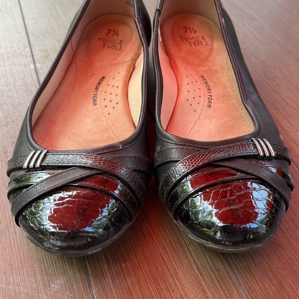 Flats - Picture 2 of 3
